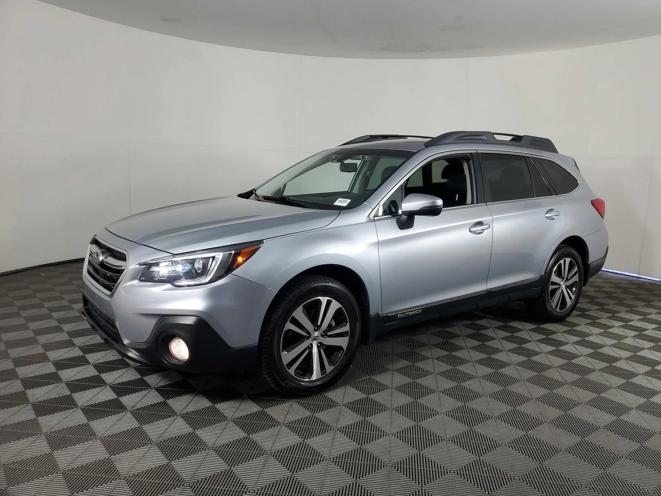 2018 Subaru Outback — photo 1