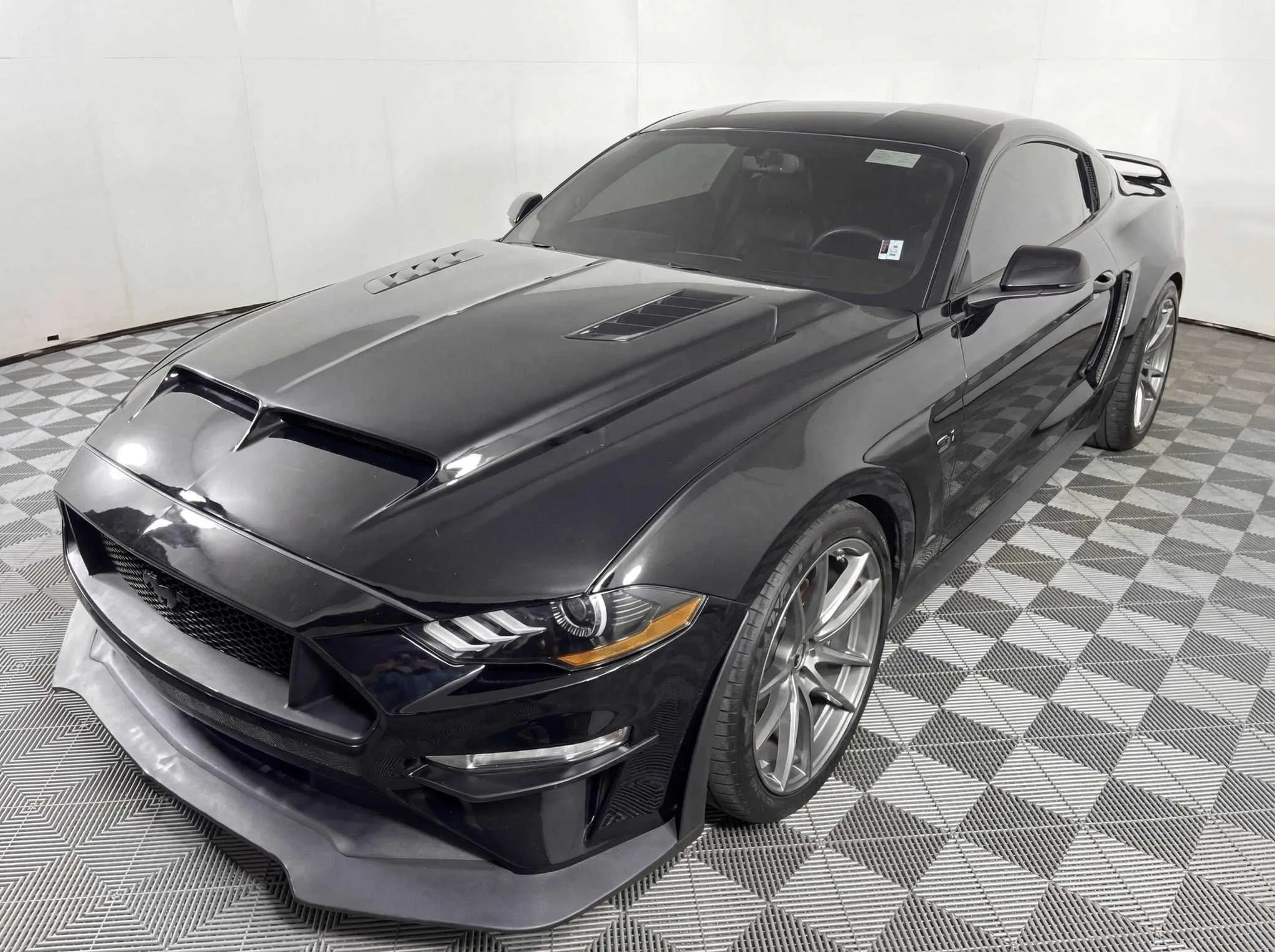 2019 Ford Mustang GT — photo 1