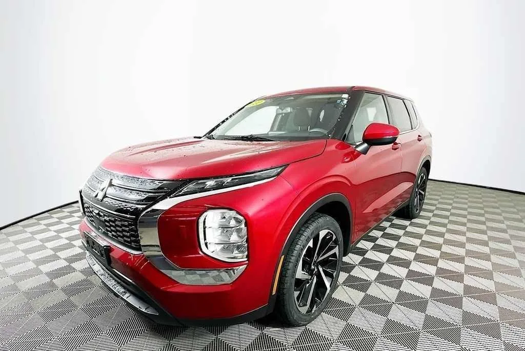 2022 Mitsubishi Outlander — photo 1