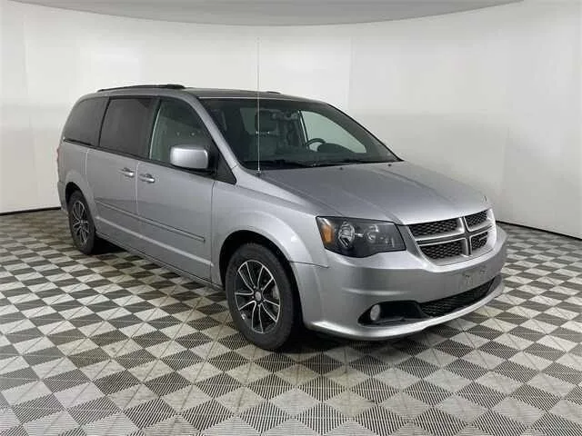 2017 Dodge Grand Caravan GT — photo 1