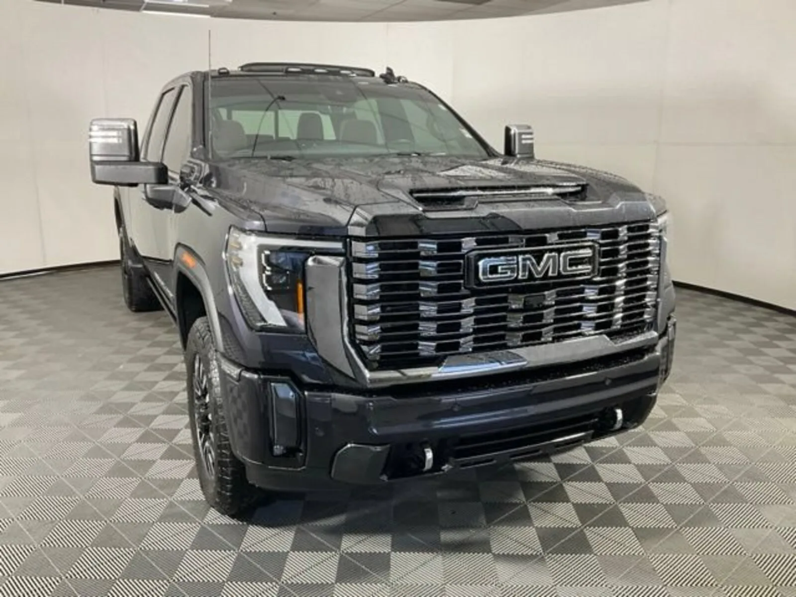 2024 GMC Sierra 2500HD Denali Ultimate — thumbnail 2