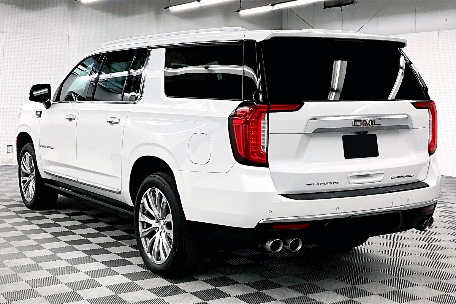 2024 GMC Yukon XL Denali — thumbnail 2