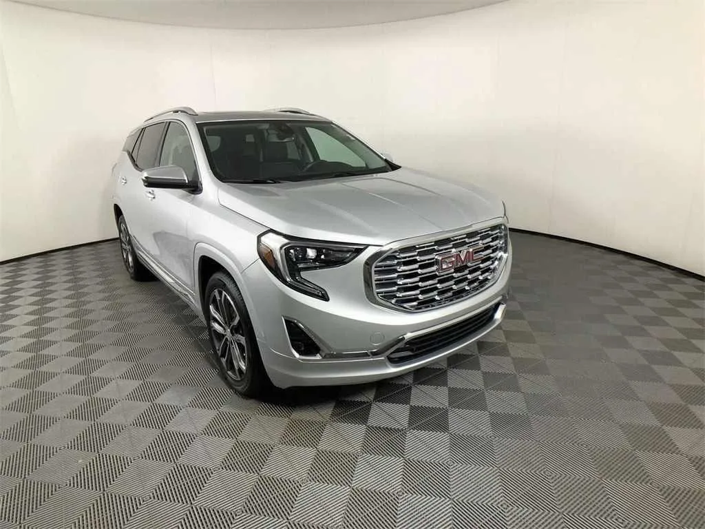 2019 GMC Terrain Denali — thumbnail 2