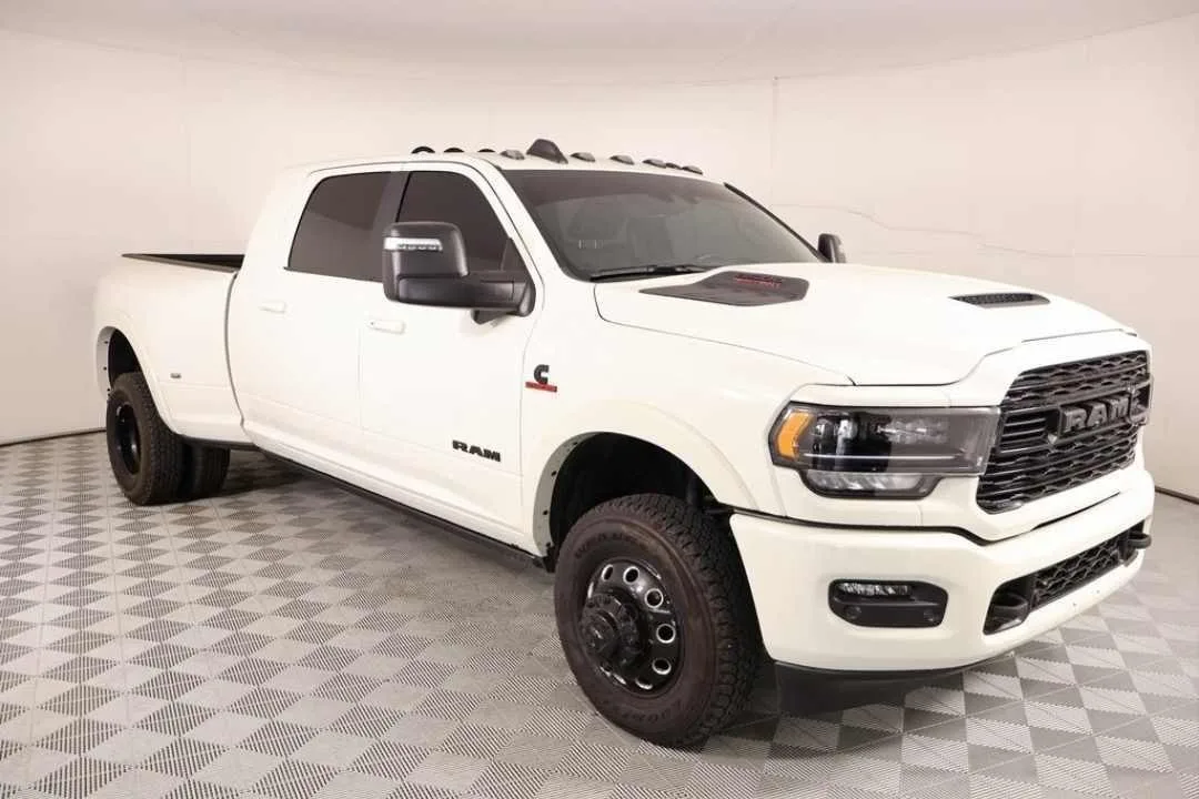 2024 Ram 3500 Limited — thumbnail 2