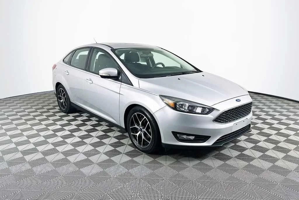 2017 Ford Focus SEL — thumbnail 2