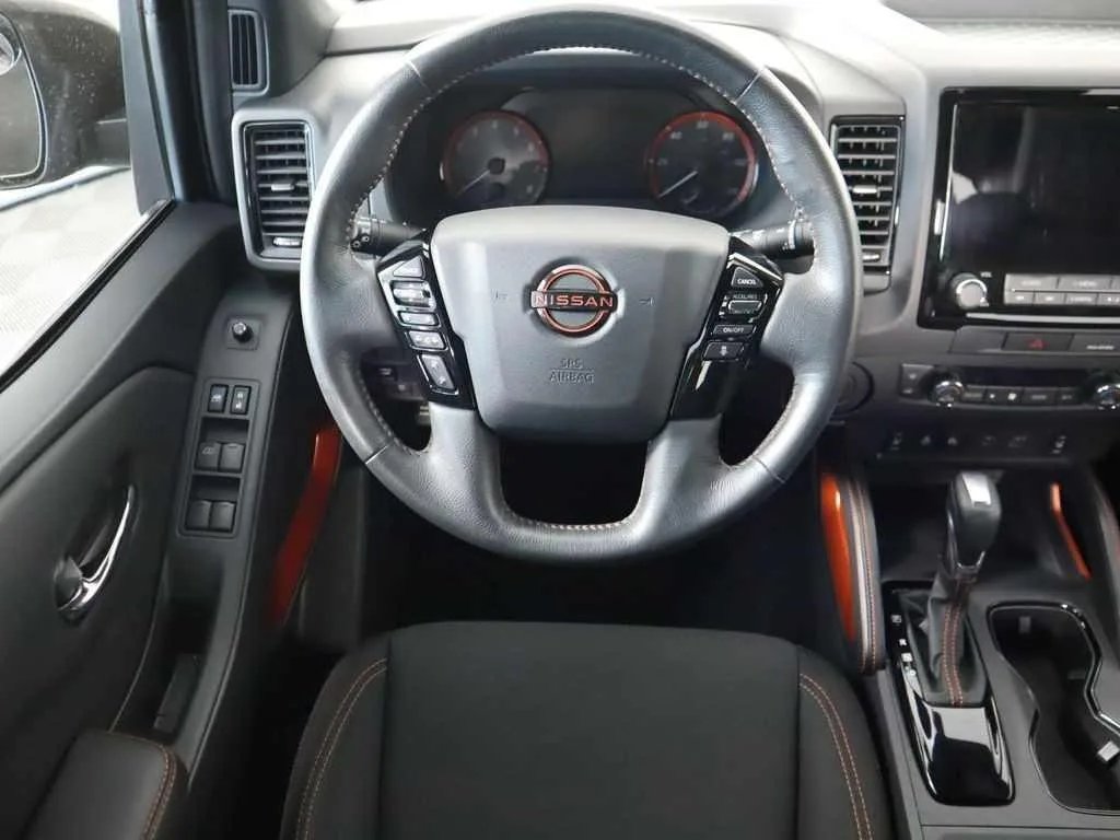 2022 Nissan Frontier — thumbnail 11