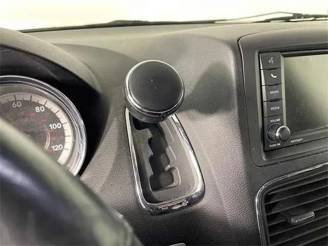 2017 Dodge Grand Caravan GT — thumbnail 11