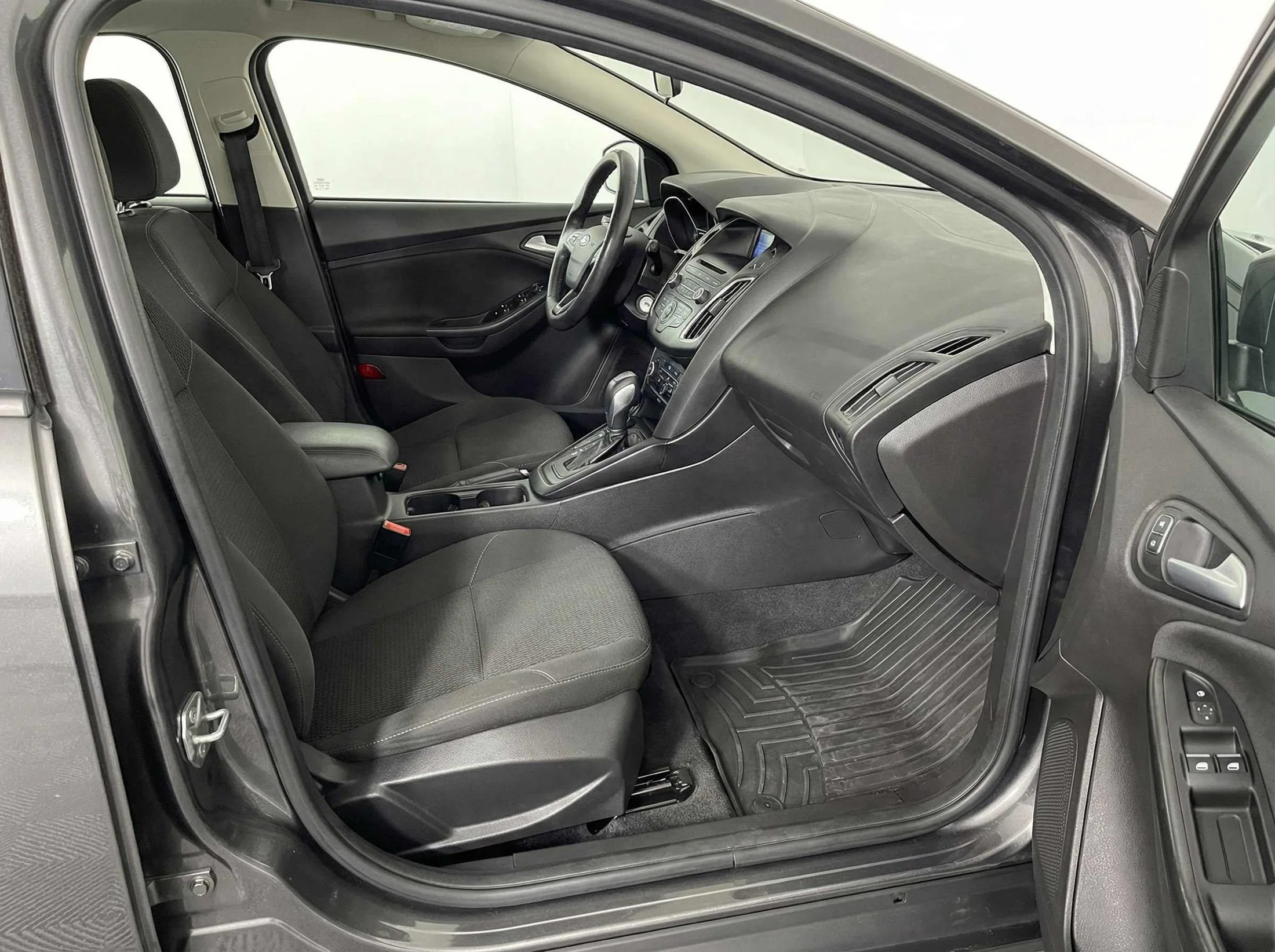 2015 Ford Focus — thumbnail 11