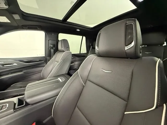 2024 Cadillac Escalade Sport — thumbnail 11