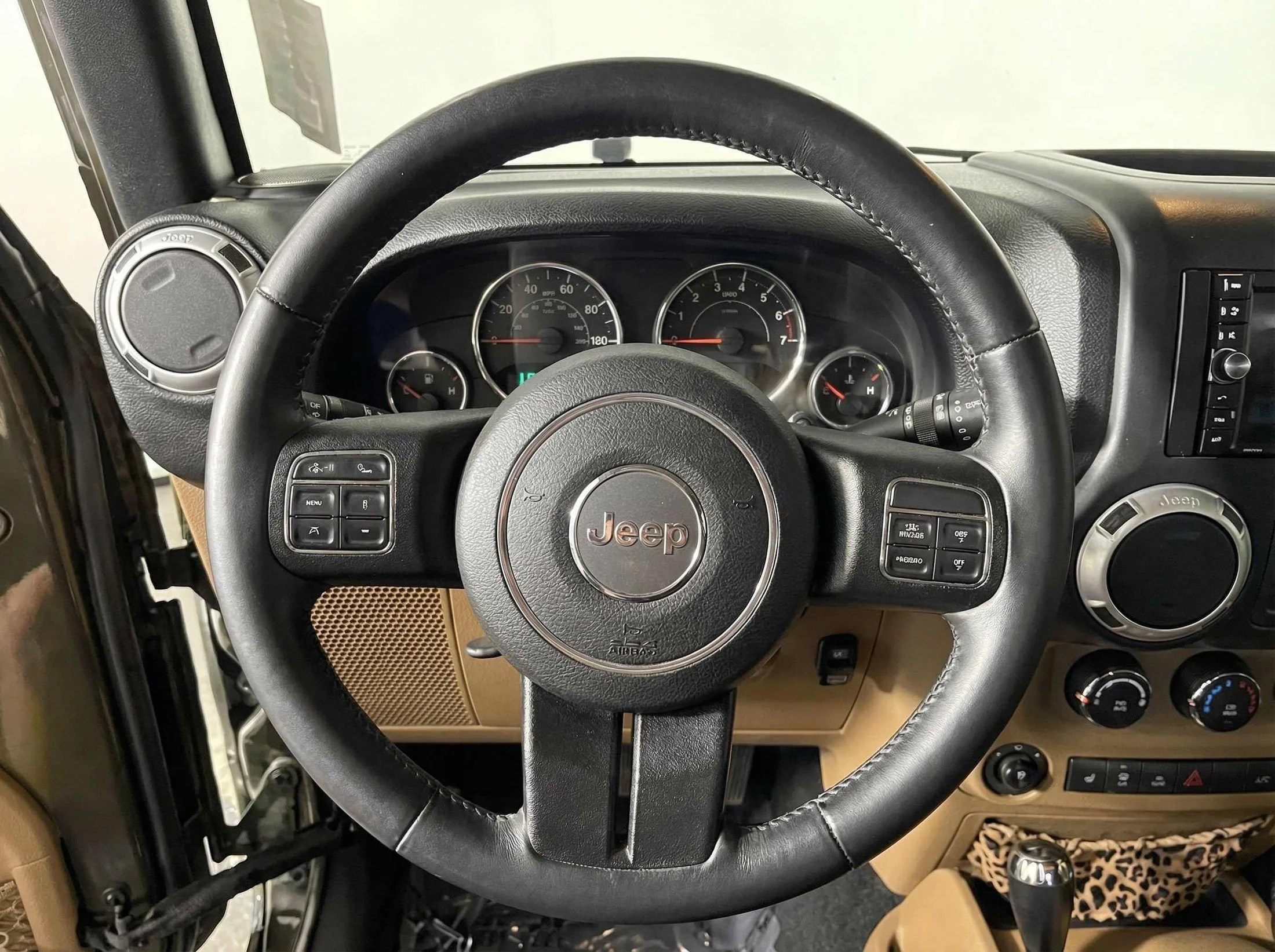 2015 Jeep Wrangler — thumbnail 13