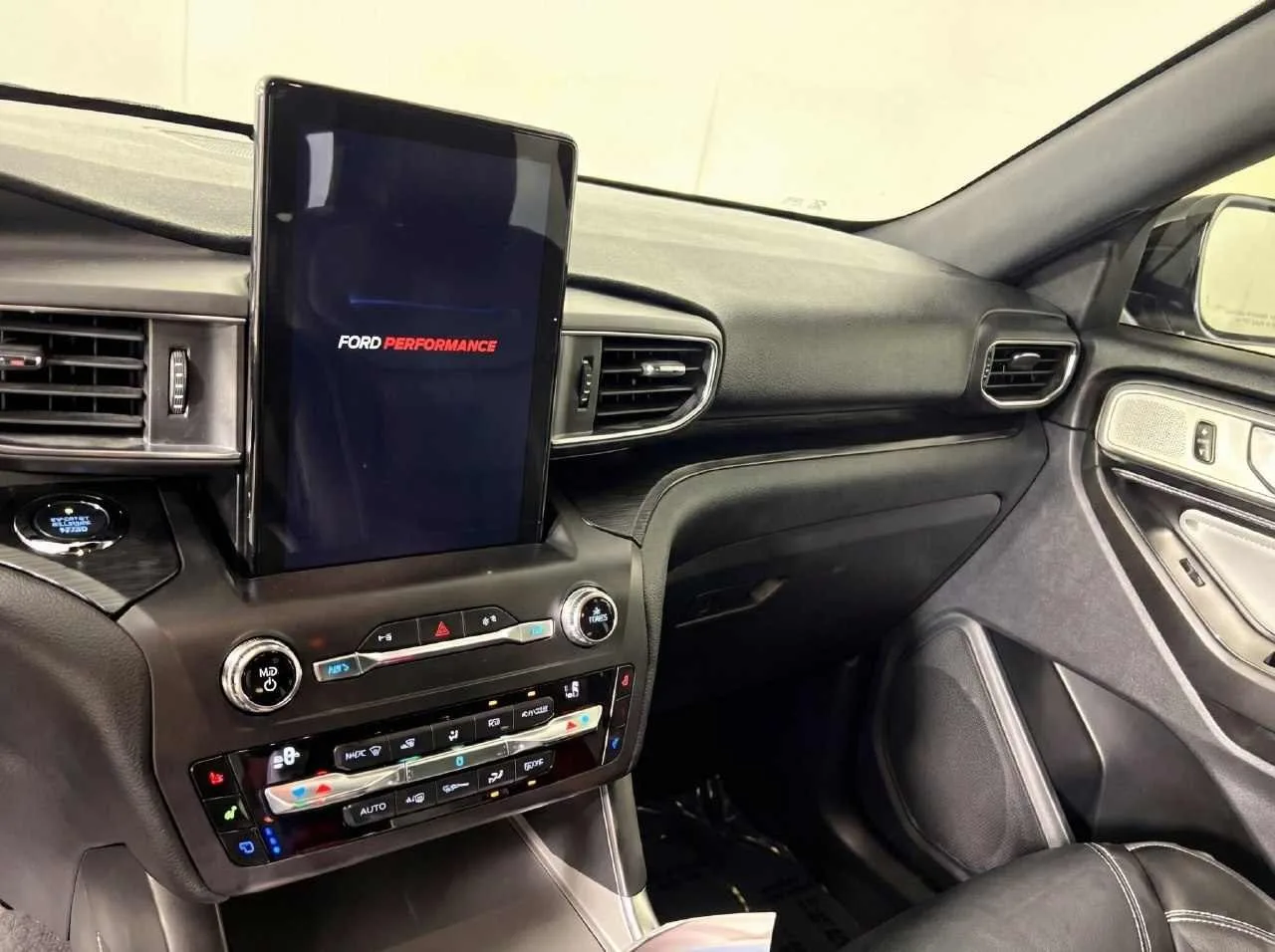 2020 Ford Explorer ST — thumbnail 14