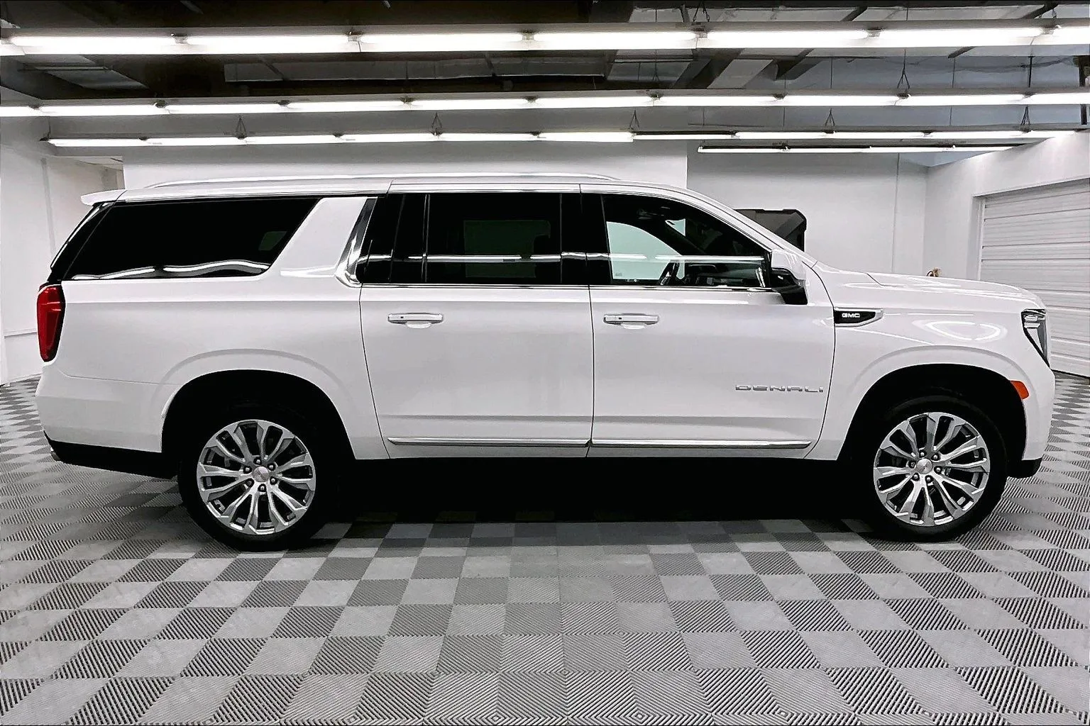 2024 GMC Yukon XL Denali — thumbnail 11