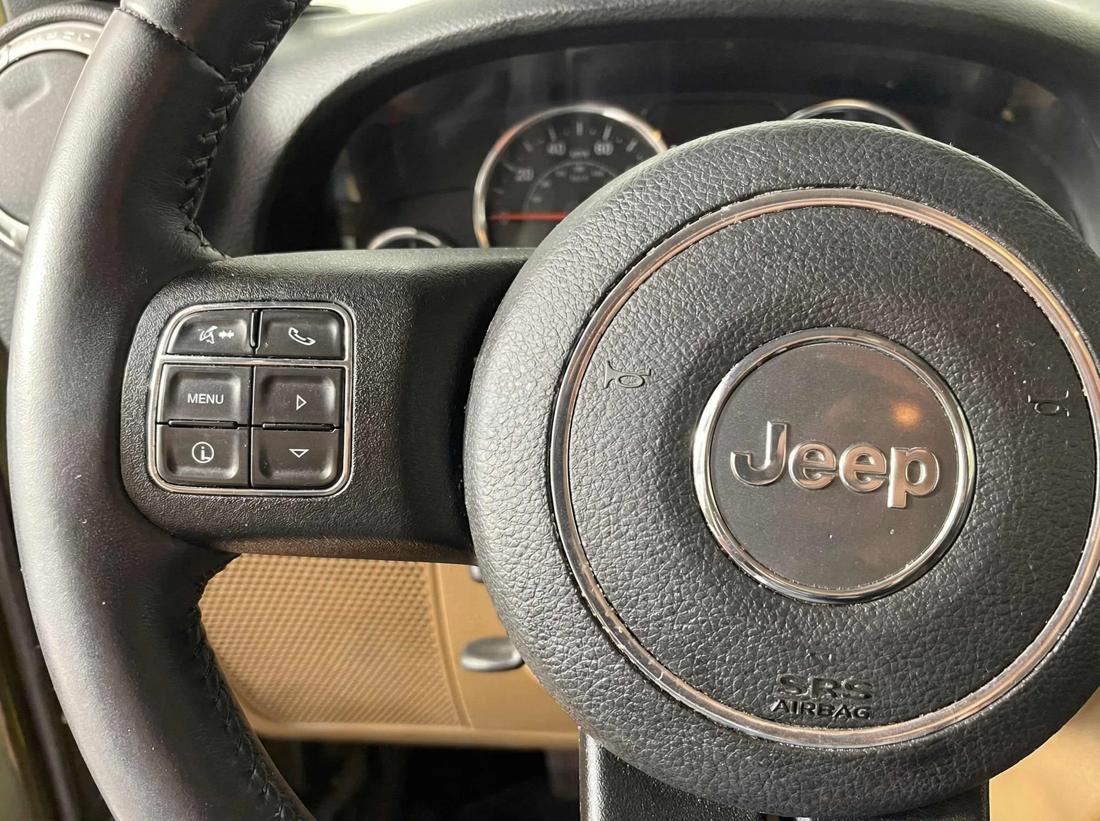 2015 Jeep Wrangler — thumbnail 14