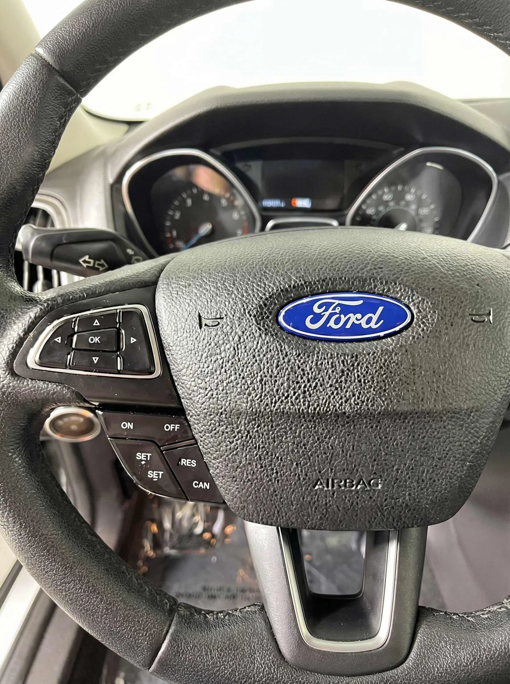 2015 Ford Focus — thumbnail 15