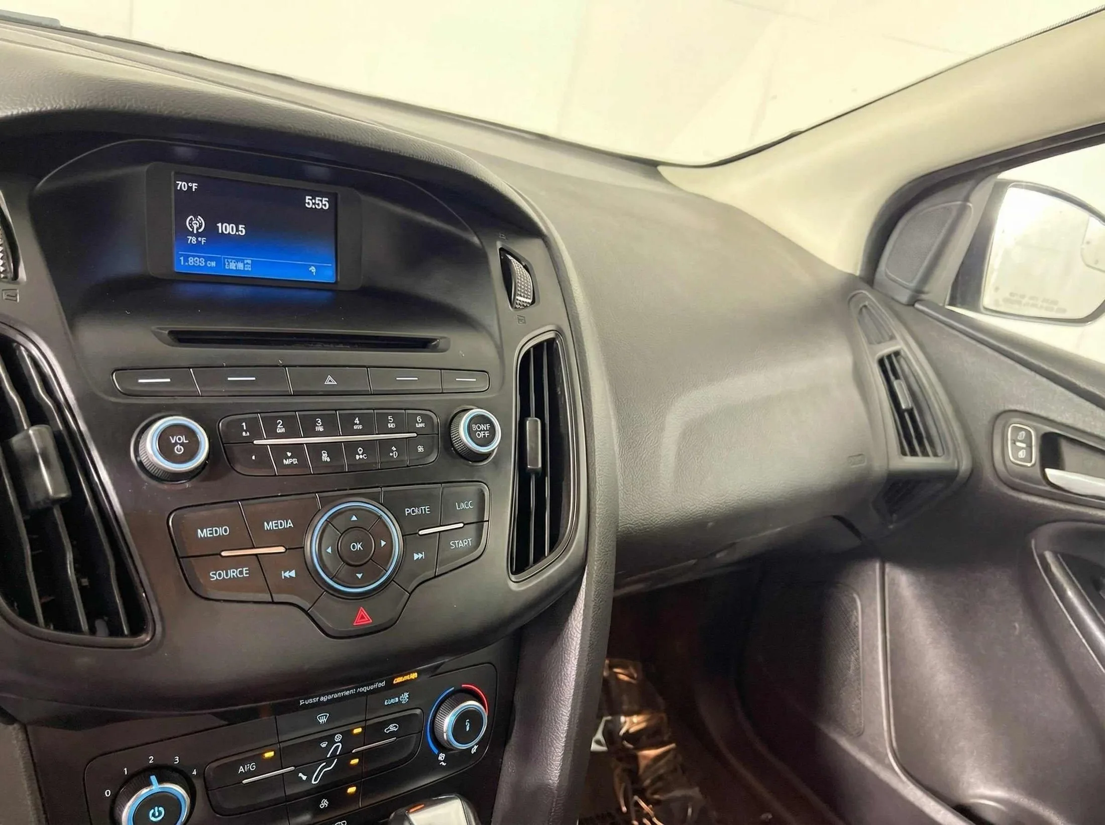 2015 Ford Focus — thumbnail 17