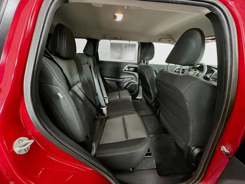 2022 Mitsubishi Outlander — thumbnail 18
