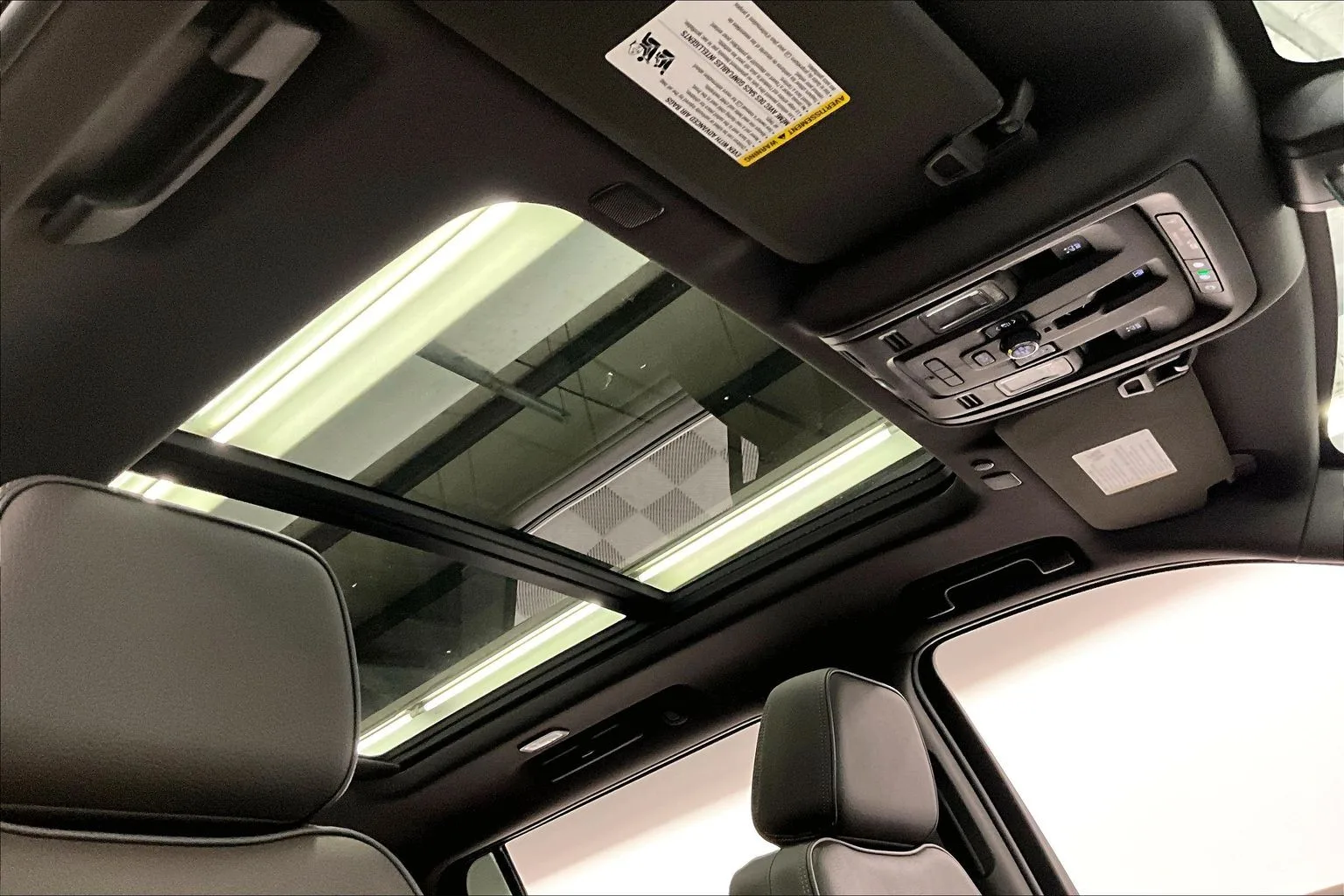 2024 GMC Yukon XL Denali — thumbnail 16
