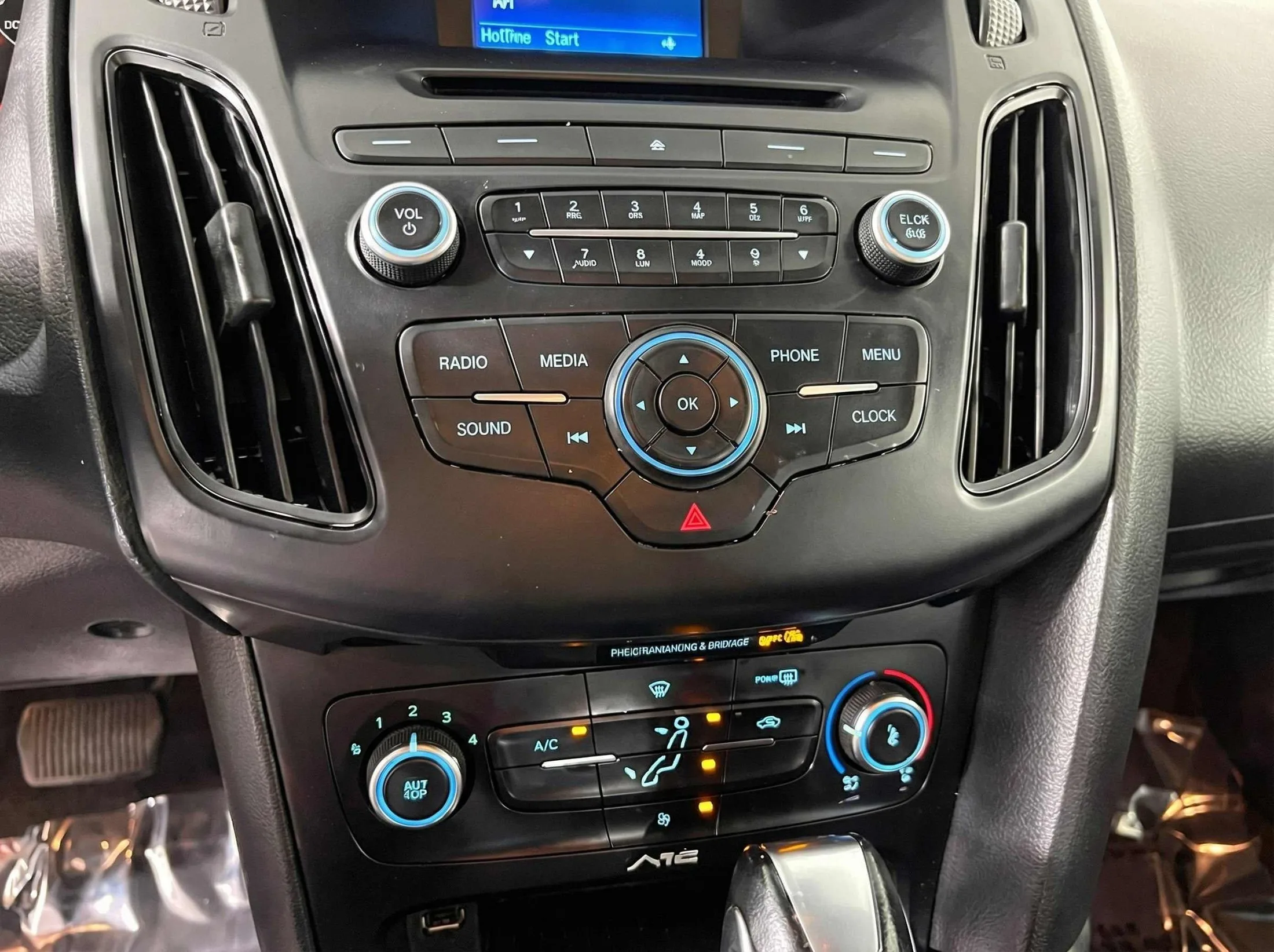 2015 Ford Focus — thumbnail 19