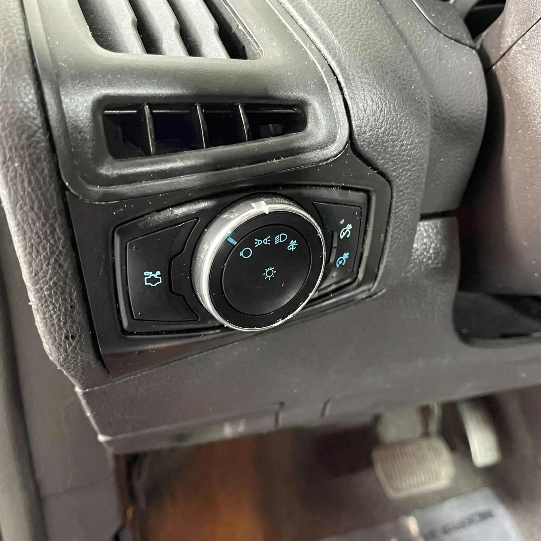 2015 Ford Focus — thumbnail 20
