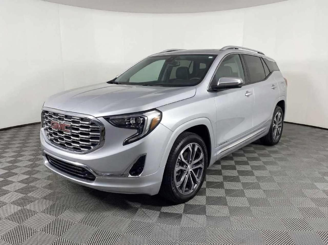 2019 GMC Terrain Denali — thumbnail 3
