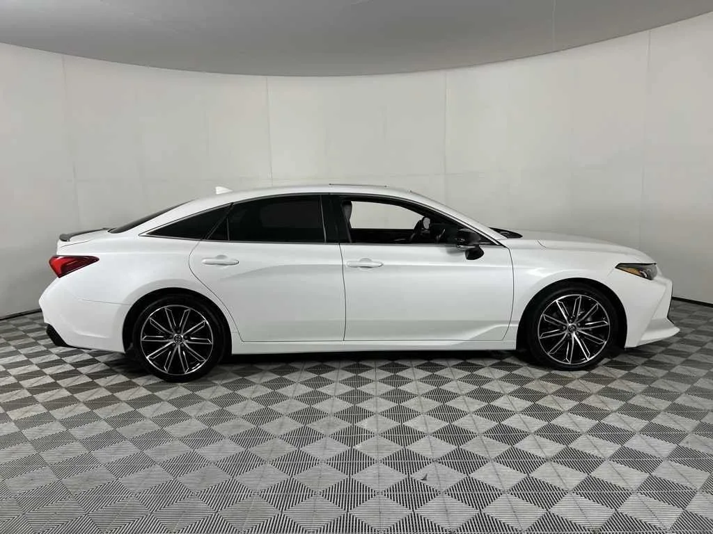 2020 Toyota Avalon XSE — thumbnail 3