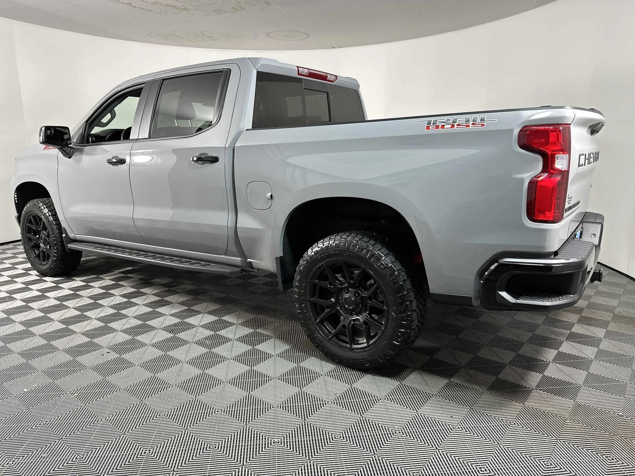 2024 Chevrolet Silverado 1500 LT Trail Boss — thumbnail 3