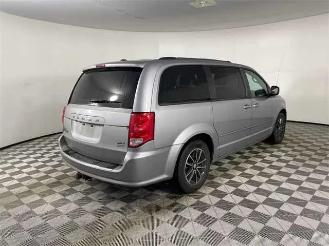 2017 Dodge Grand Caravan GT — thumbnail 3