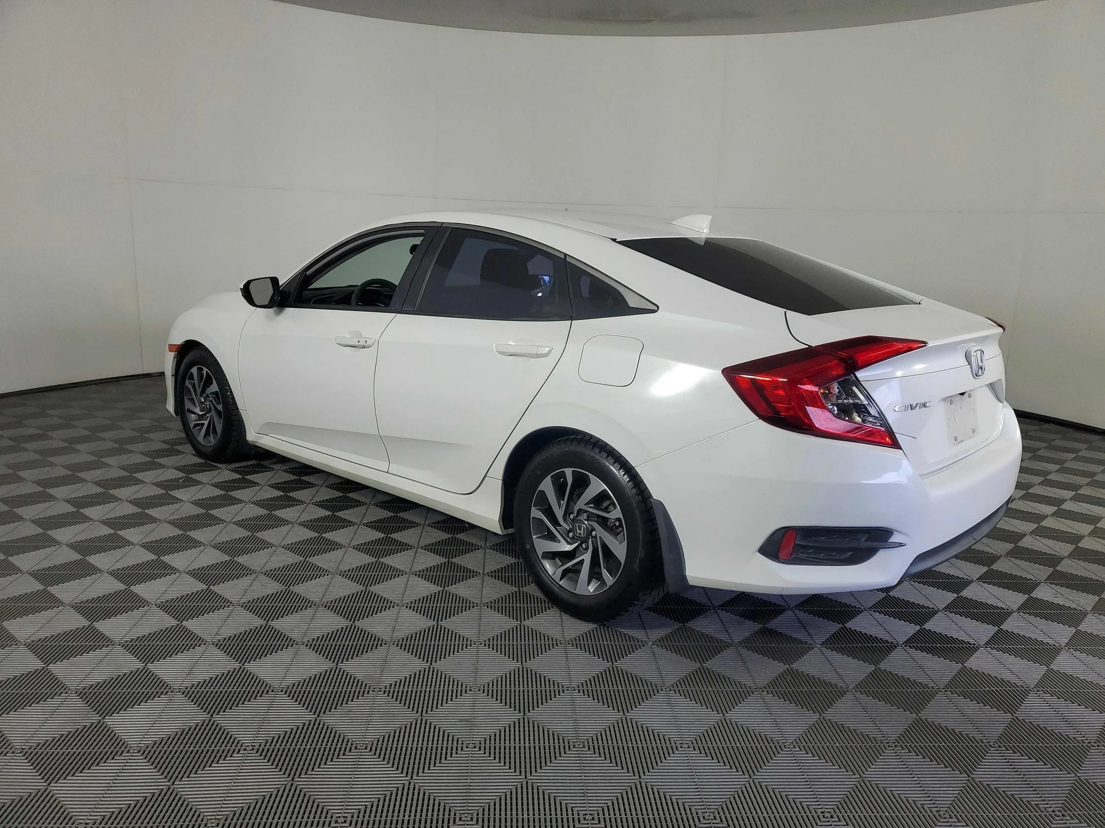 2018 Honda Civic — thumbnail 3