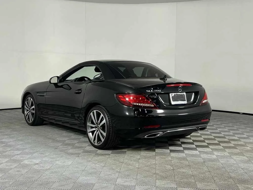 2018 Mercedes-Benz SLC 300 — thumbnail 3