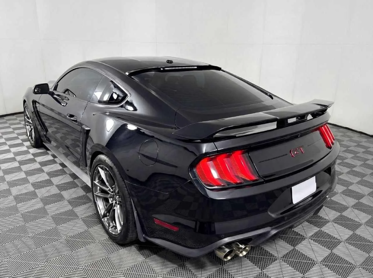 2019 Ford Mustang GT — thumbnail 3