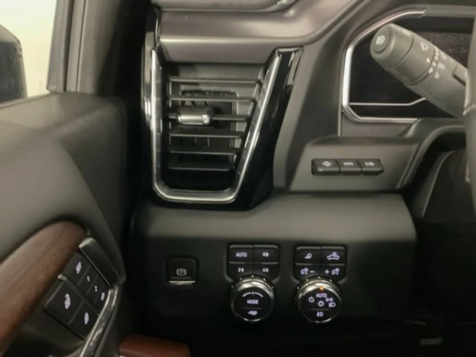 2024 GMC Sierra 2500HD Denali Ultimate — thumbnail 16