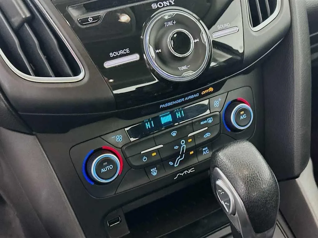 2017 Ford Focus SEL — thumbnail 22