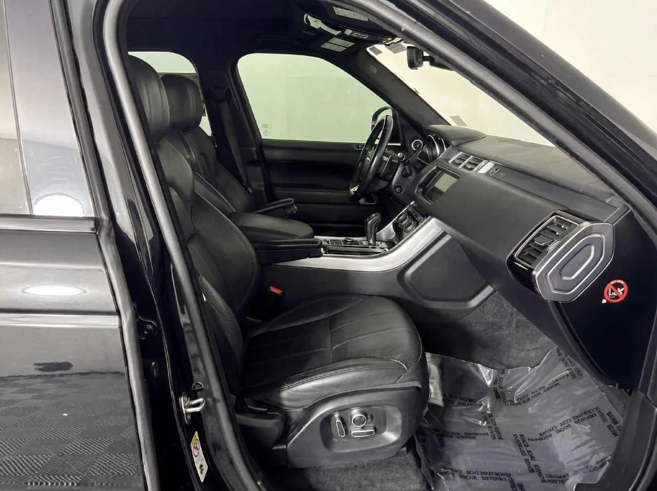2017 Land Rover Range Rover Sport — thumbnail 23