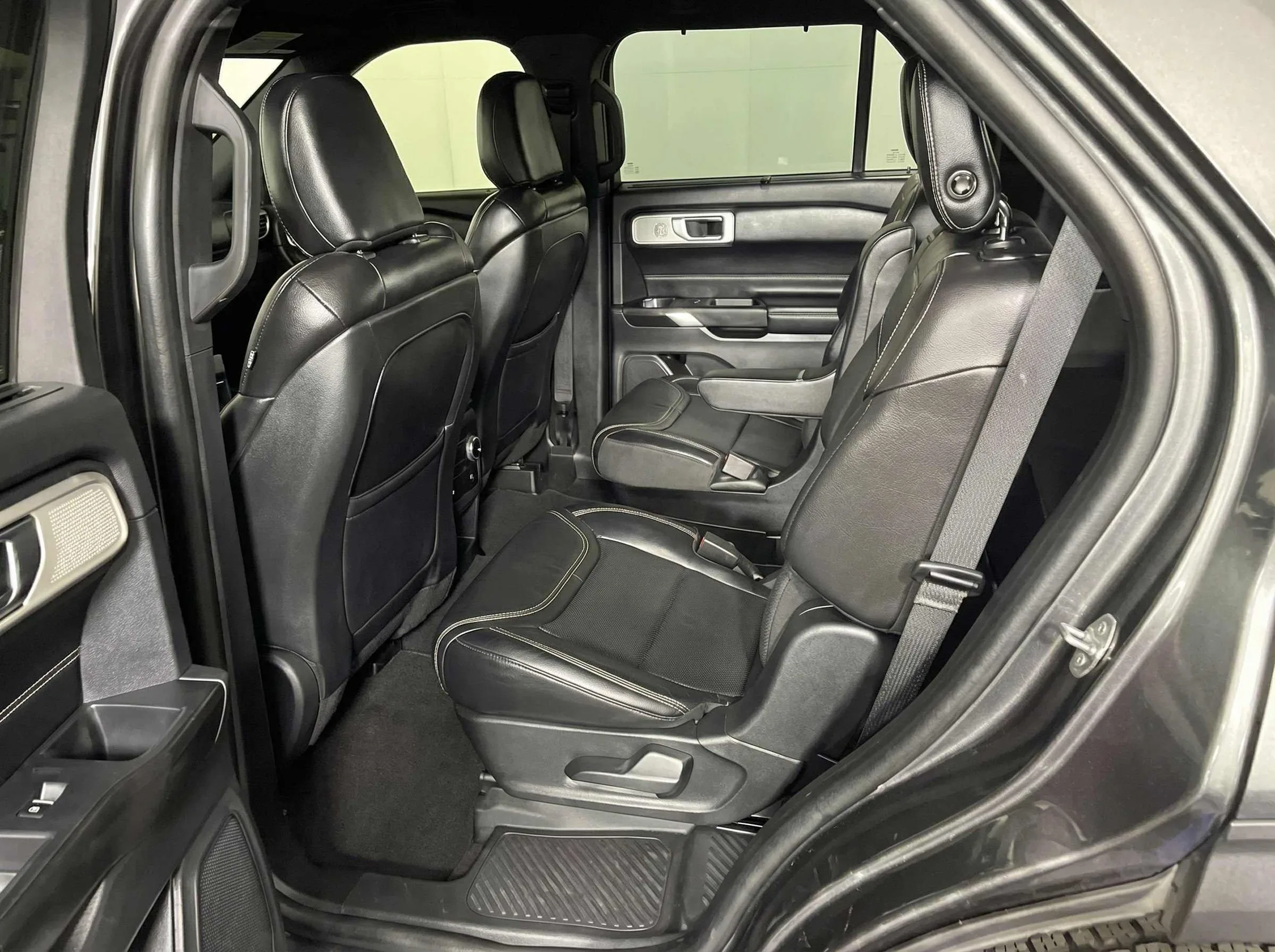 2020 Ford Explorer ST — thumbnail 24