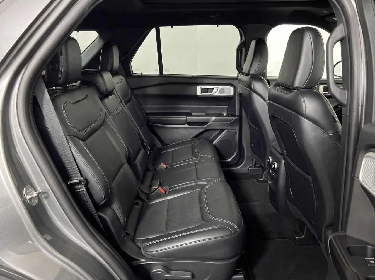 2020 Ford Explorer ST — thumbnail 25
