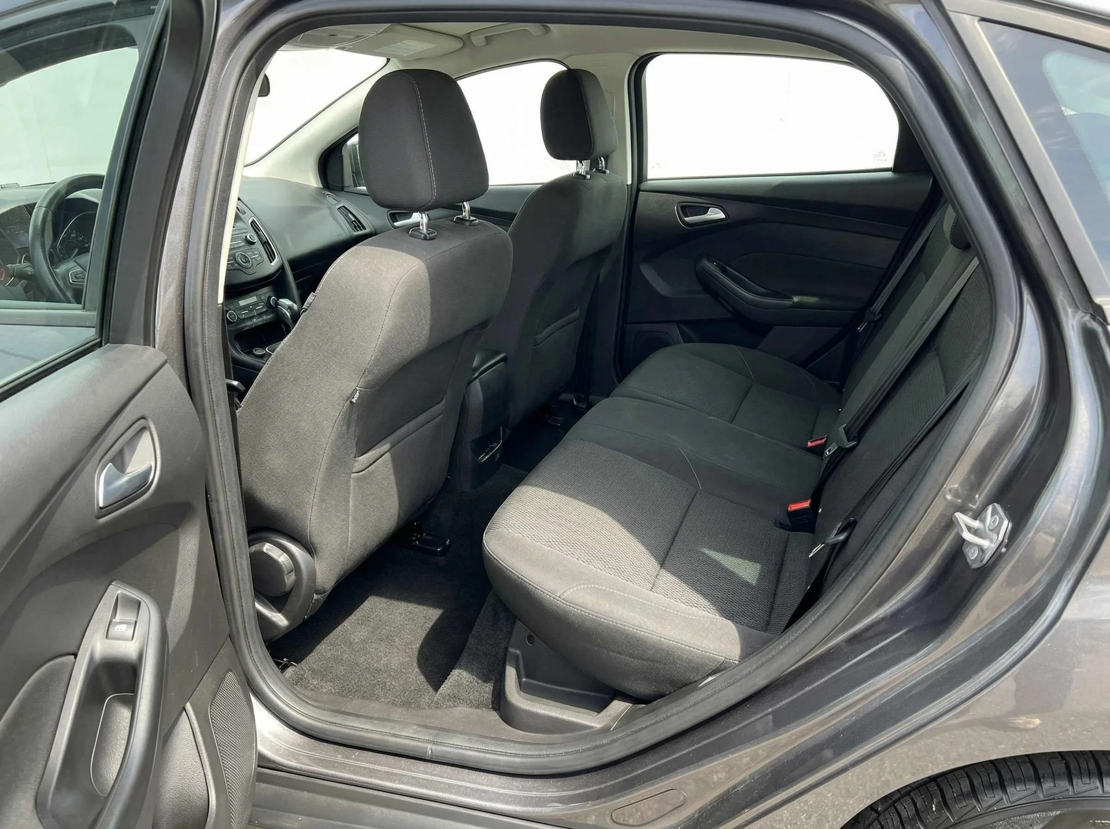 2015 Ford Focus — thumbnail 25