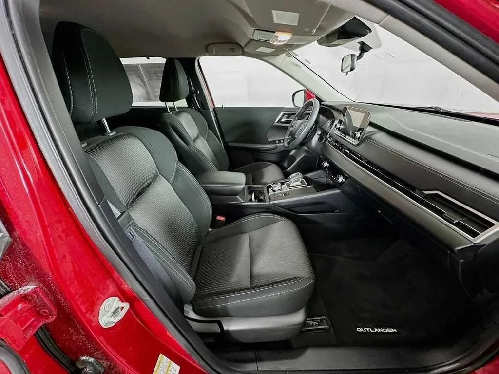 2022 Mitsubishi Outlander — thumbnail 26