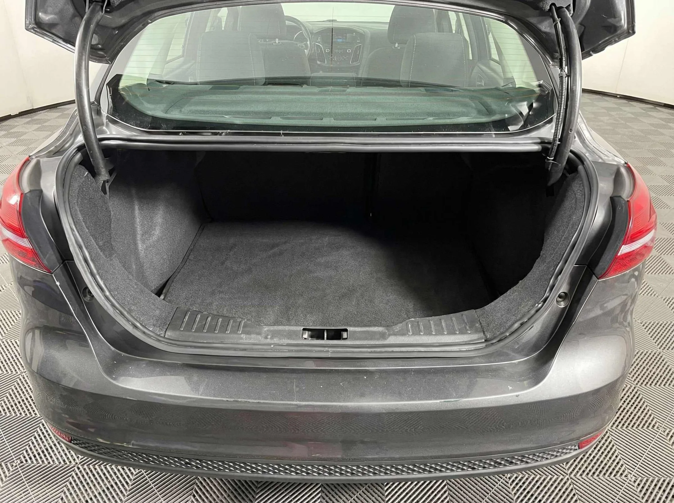 2015 Ford Focus — thumbnail 26