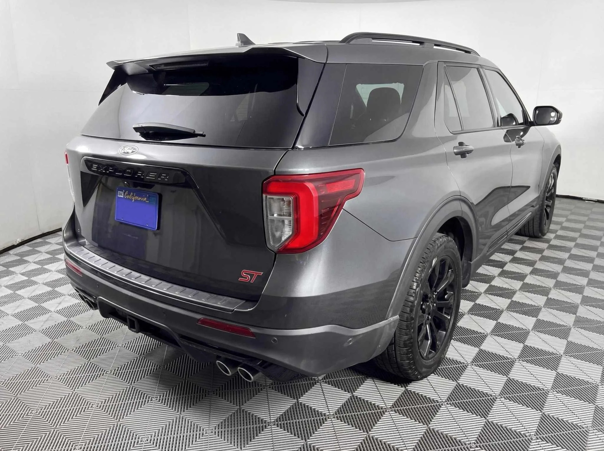 2020 Ford Explorer ST — thumbnail 4