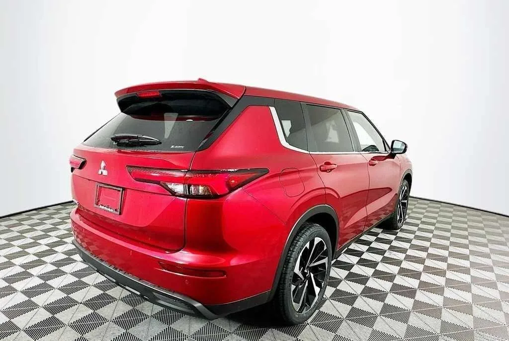 2022 Mitsubishi Outlander — thumbnail 4