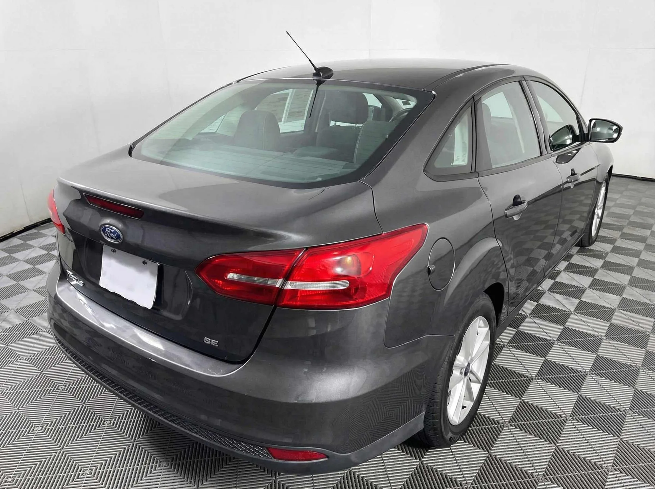 2015 Ford Focus — thumbnail 4