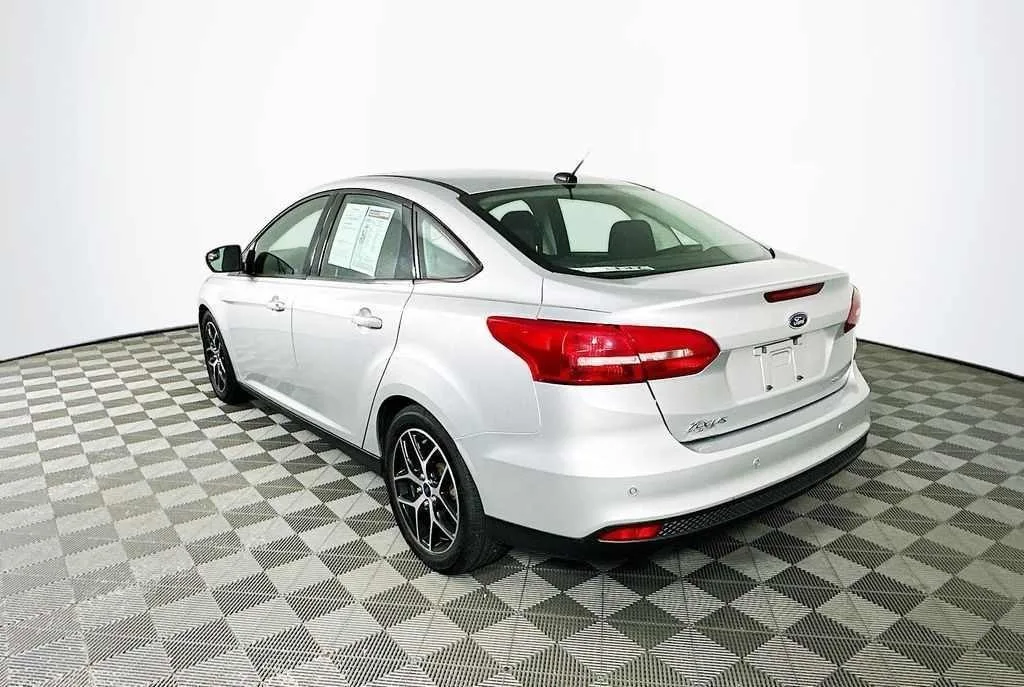 2017 Ford Focus SEL — thumbnail 4