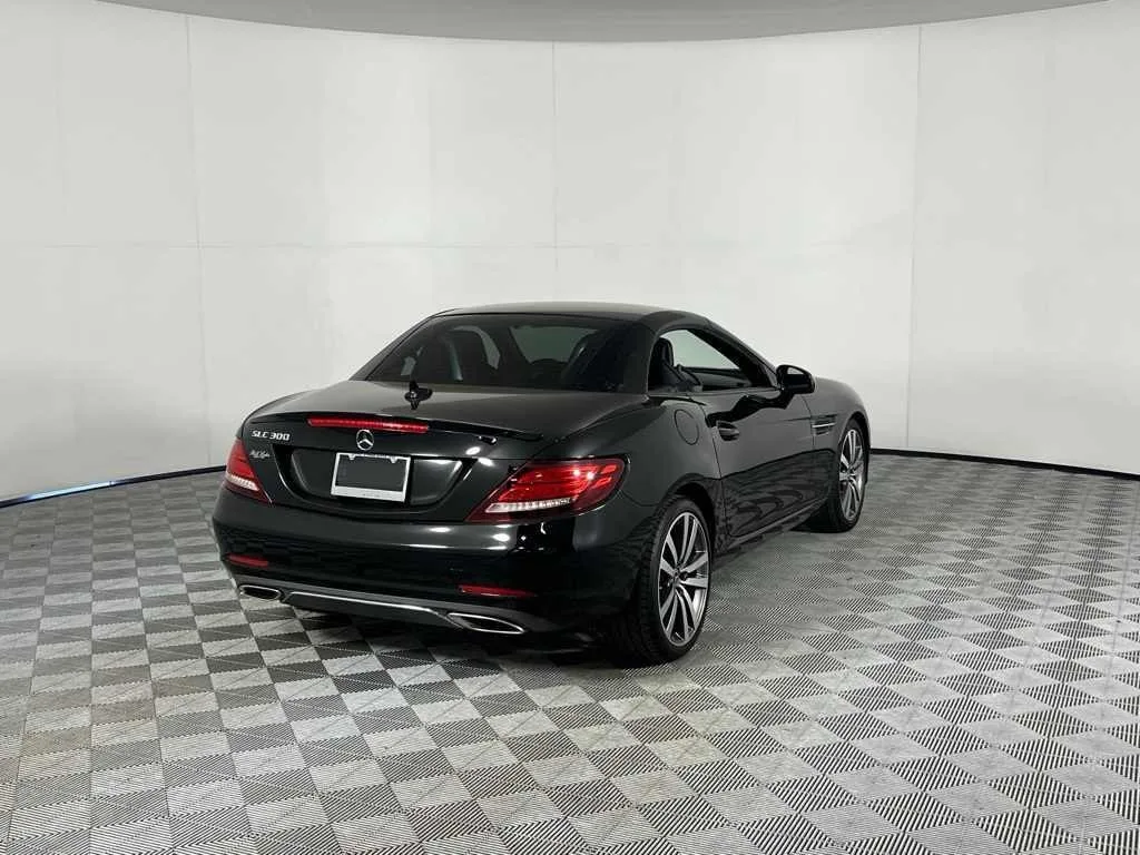 2018 Mercedes-Benz SLC 300 — thumbnail 4