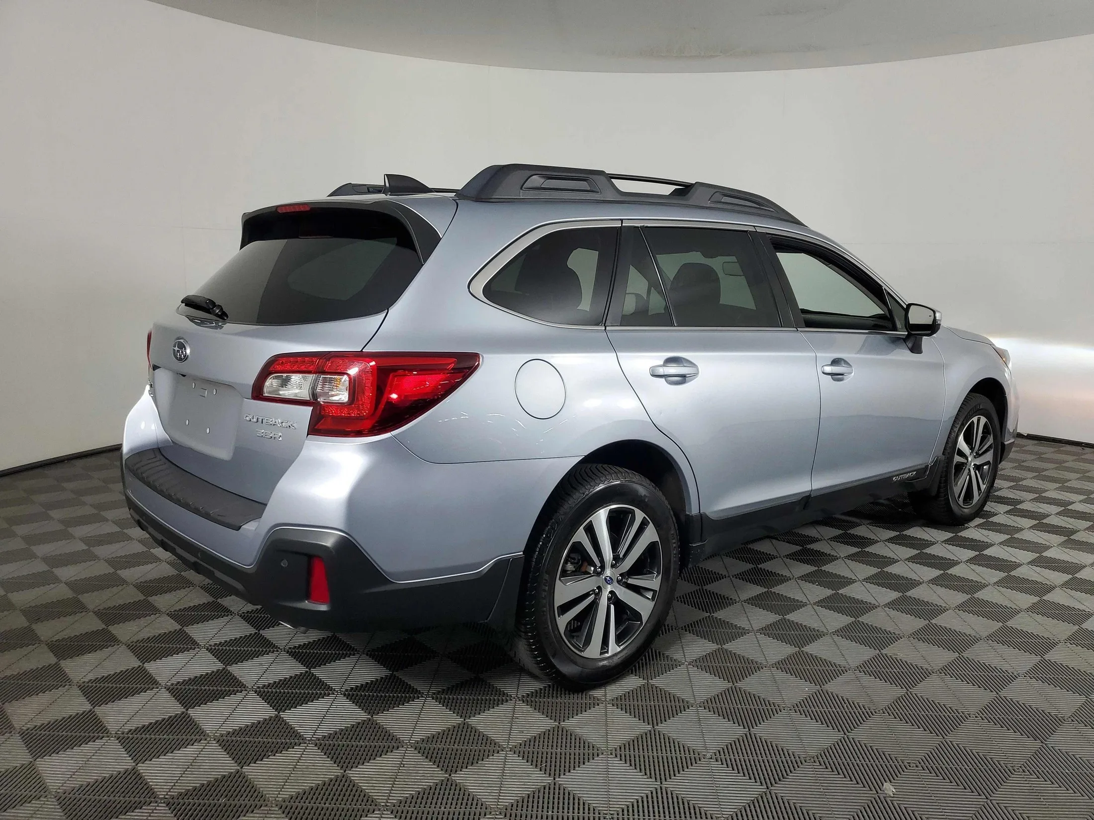 2018 Subaru Outback — thumbnail 4