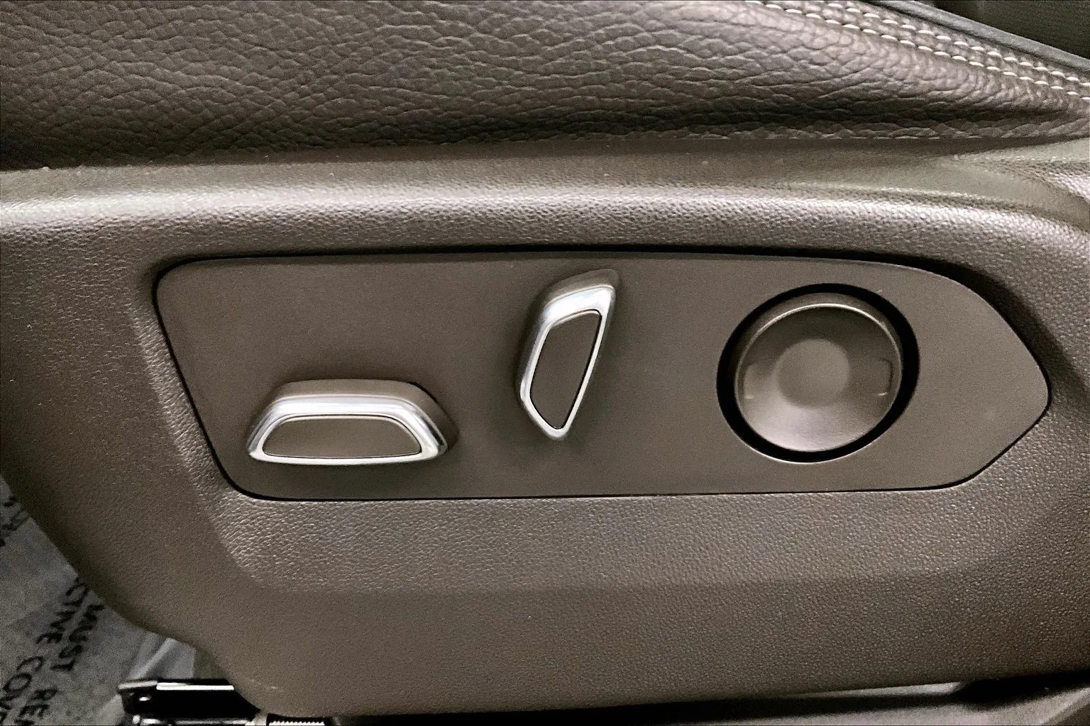 2024 GMC Yukon XL Denali — thumbnail 25