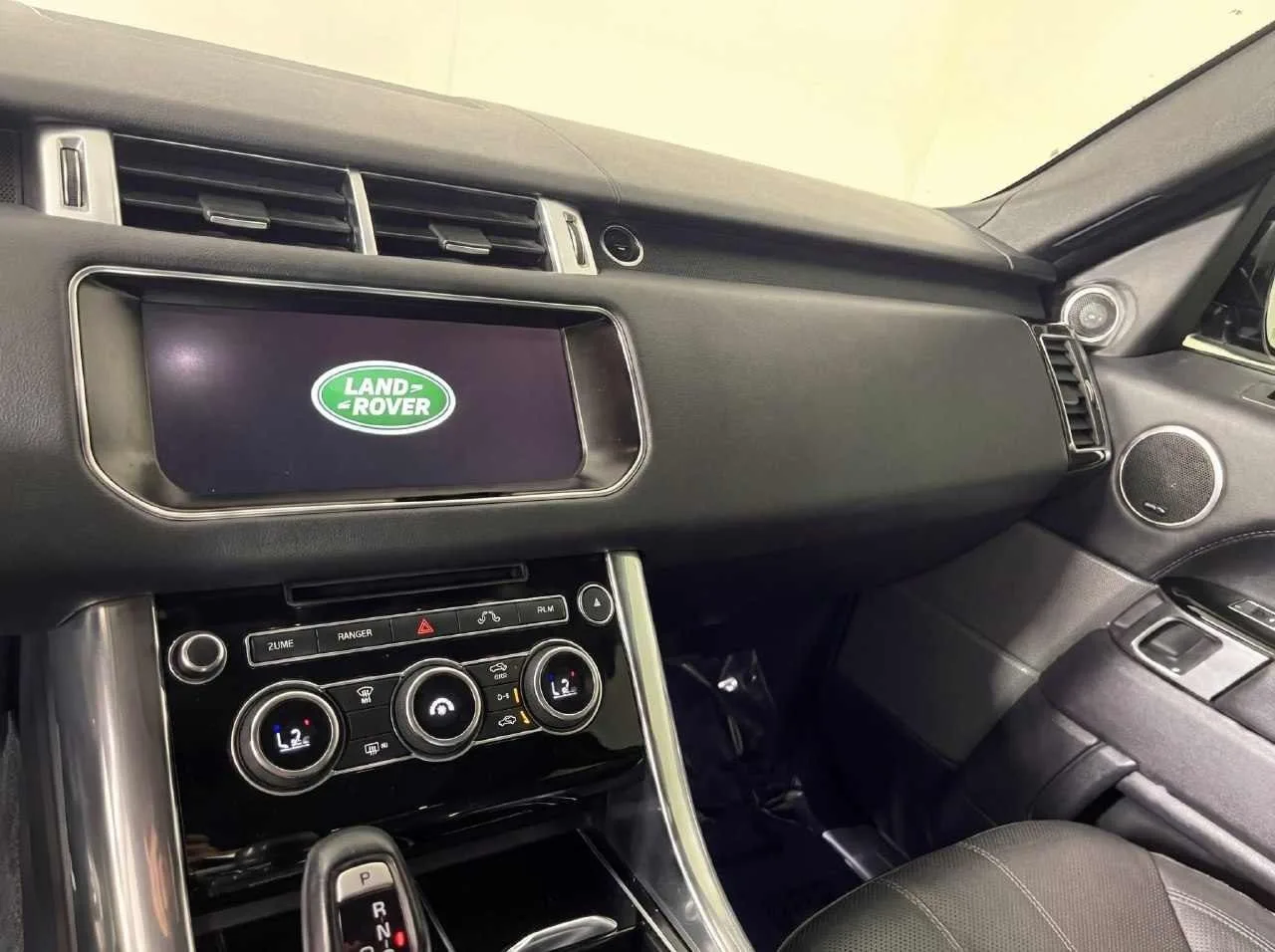 2017 Land Rover Range Rover Sport — thumbnail 31