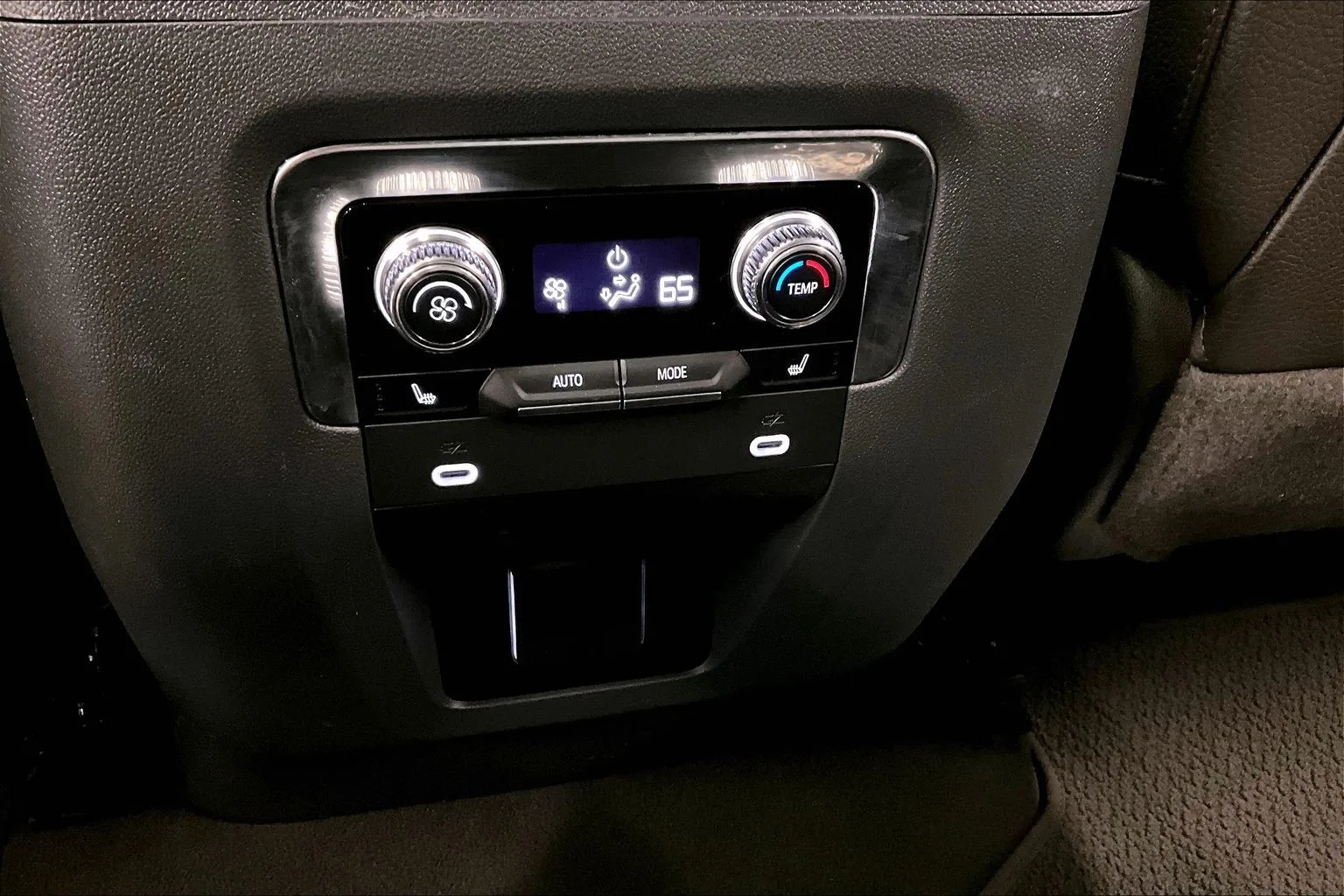 2024 GMC Yukon XL Denali — thumbnail 27