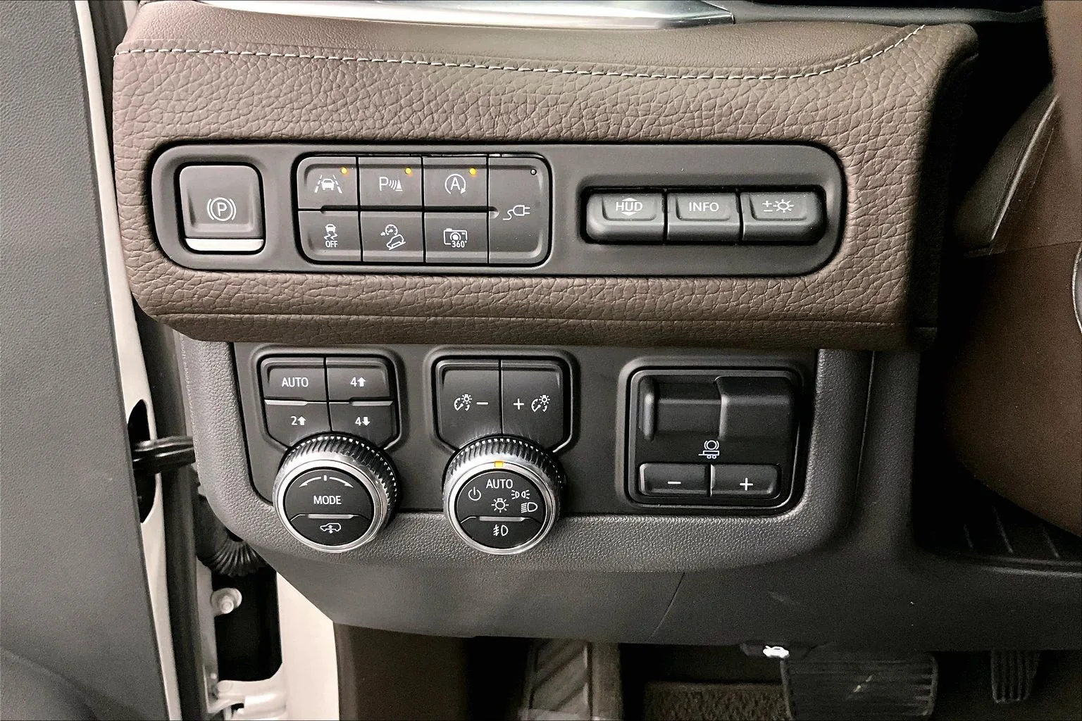 2024 GMC Yukon XL Denali — thumbnail 32