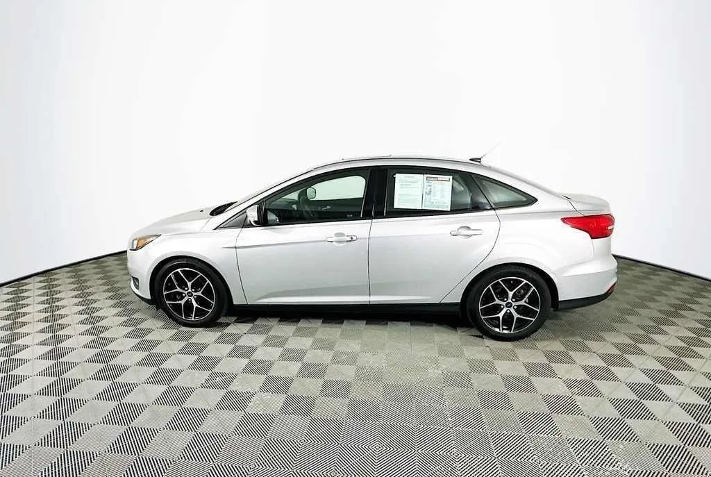 2017 Ford Focus SEL — thumbnail 5