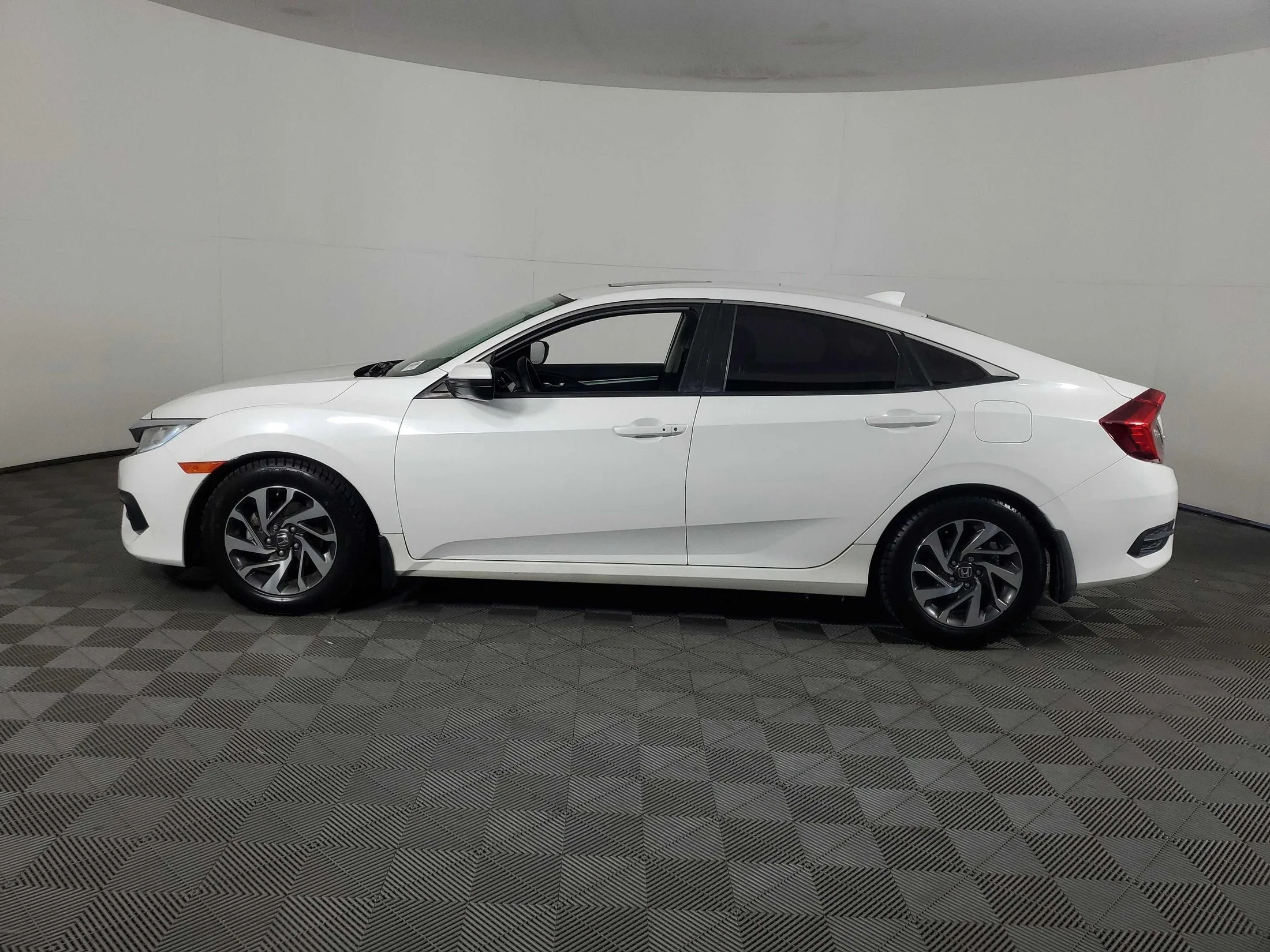 2018 Honda Civic — thumbnail 5